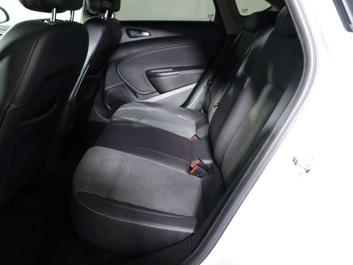 Opel Astra с пробегом — 2013 год. Фото: #9