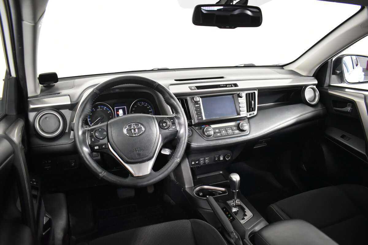 Toyota RAV4 с пробегом — 2019 год. Фото: #11