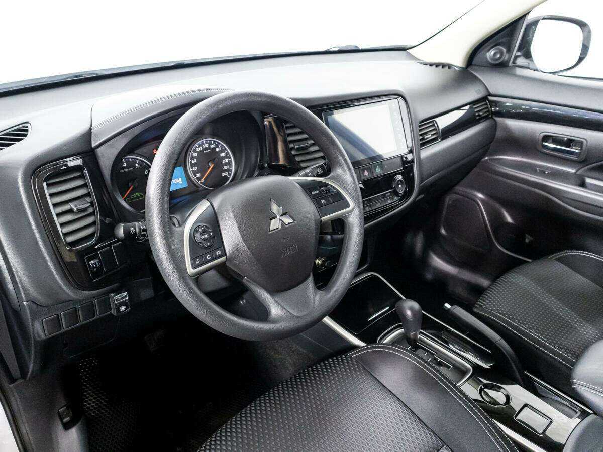Mitsubishi Outlander с пробегом — 2022 год. Фото: #10