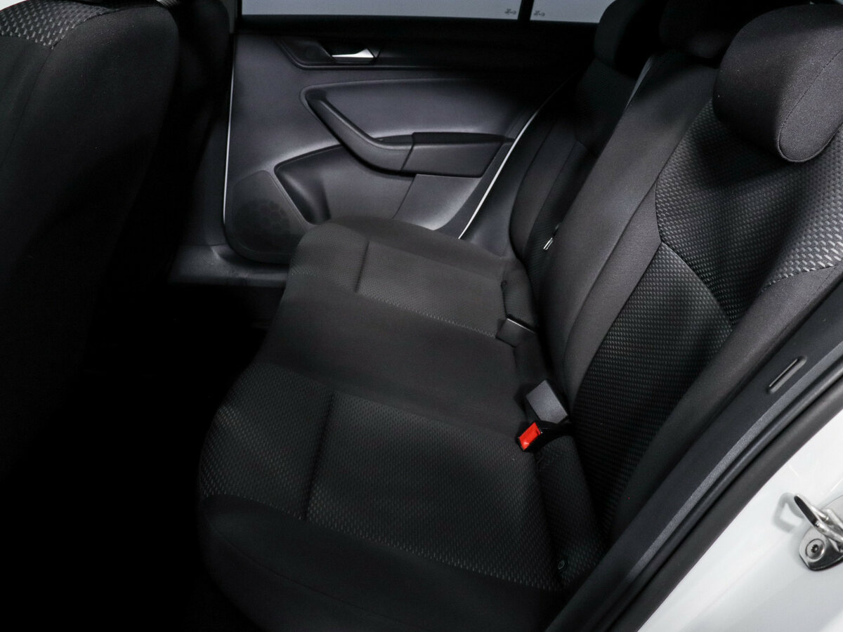 Volkswagen Polo с пробегом — 2021 год. Фото: #7