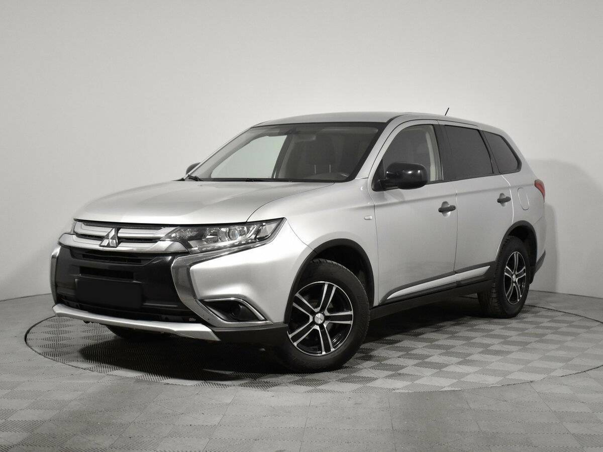 Mitsubishi Outlander с пробегом — 2015 год. Фото: #0