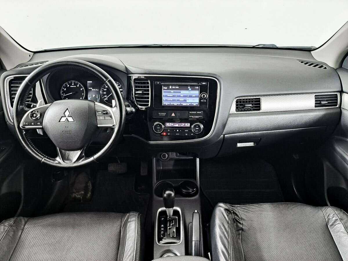 Mitsubishi Outlander с пробегом — 2014 год. Фото: #9