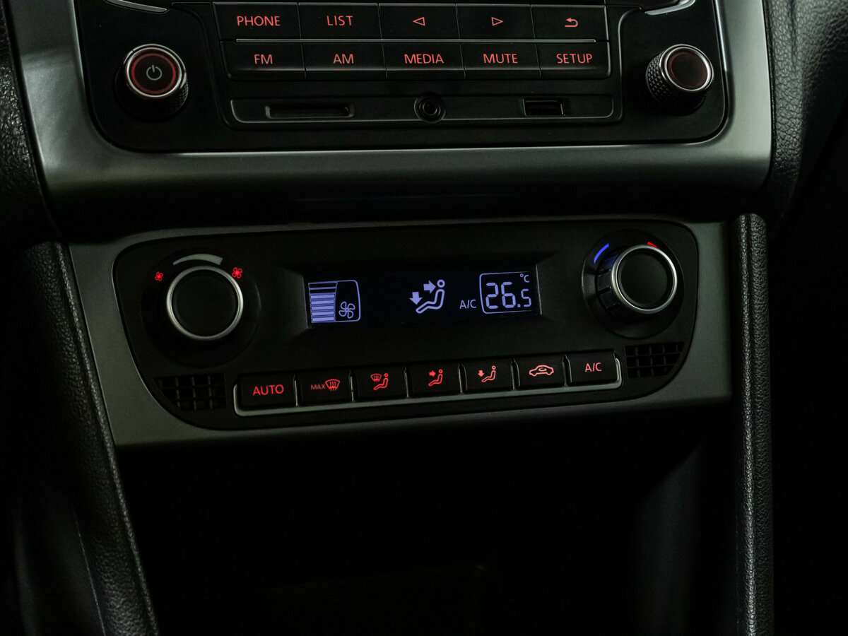 Volkswagen Polo с пробегом — 2016 год. Фото: #13