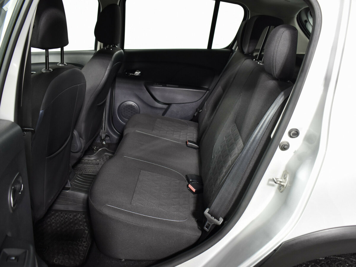 Renault Sandero с пробегом — 2016 год. Фото: #10