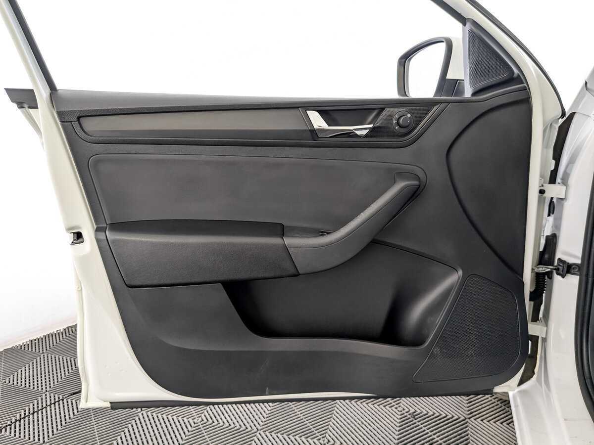 Skoda Rapid с пробегом — 2017 год. Фото: #18