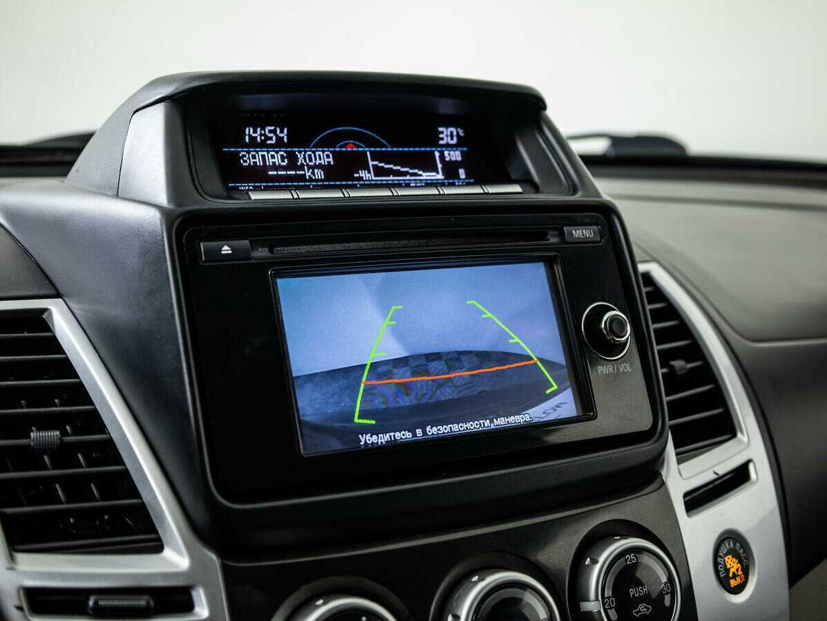 Mitsubishi Pajero Sport с пробегом — 2015 год. Фото: #18