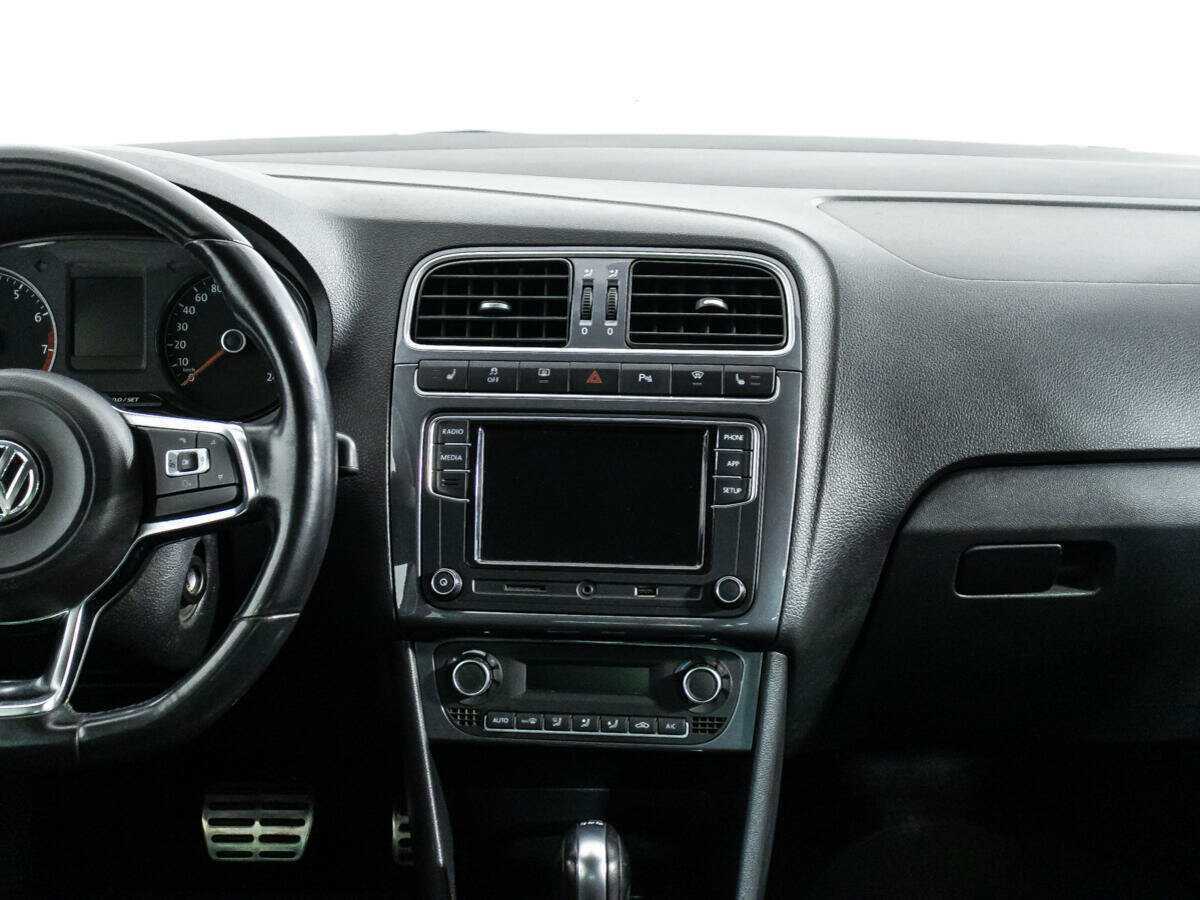Volkswagen Polo с пробегом — 2018 год. Фото: #13