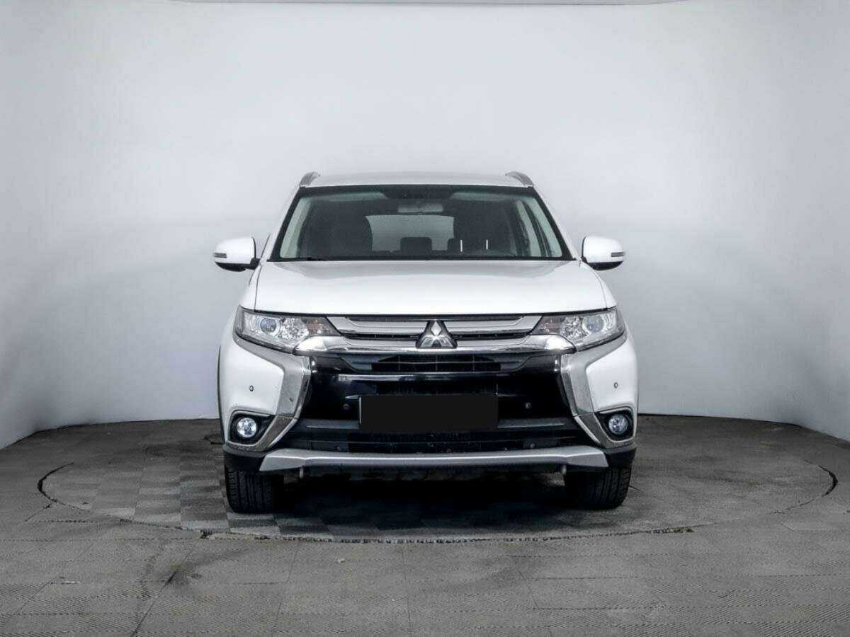 Mitsubishi Outlander с пробегом — 2018 год. Фото: #1