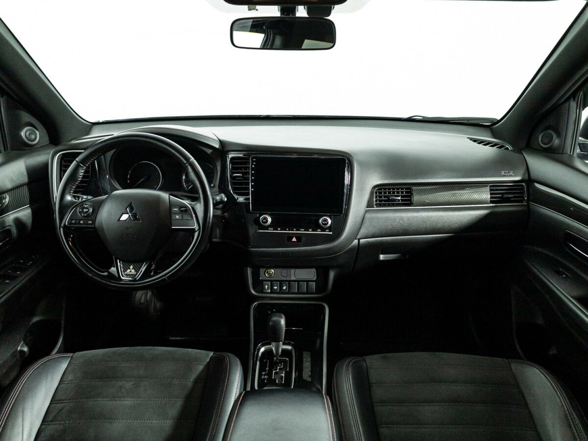 Mitsubishi Outlander с пробегом — 2020 год. Фото: #12