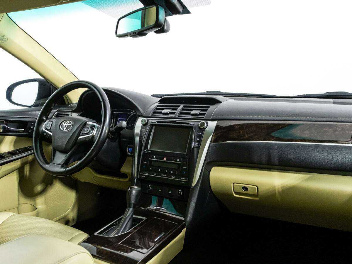 Toyota Camry с пробегом — 2017 год. Фото: #8