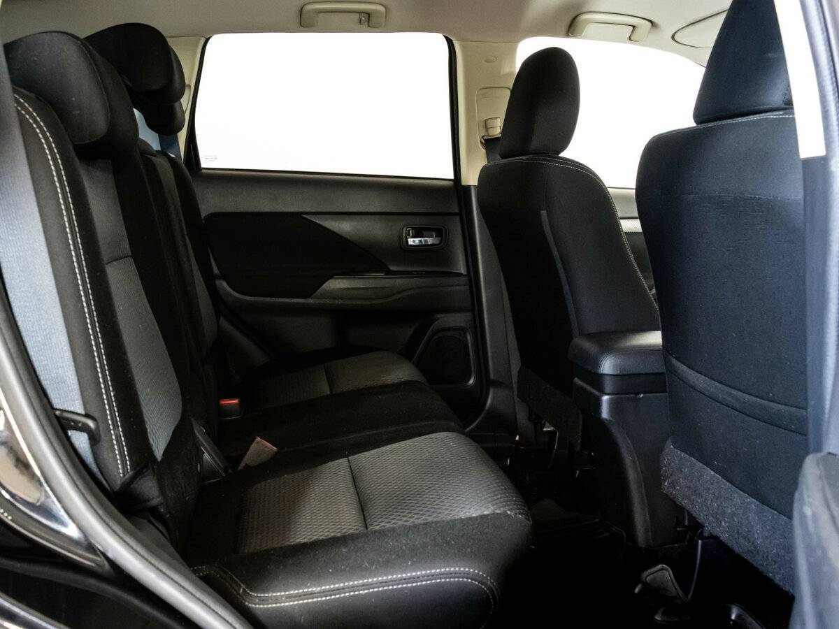 Mitsubishi Outlander с пробегом — 2018 год. Фото: #13
