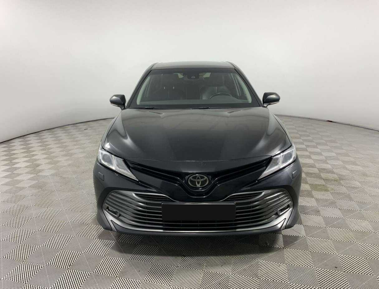 Toyota Camry с пробегом — 2019 год. Фото: #1