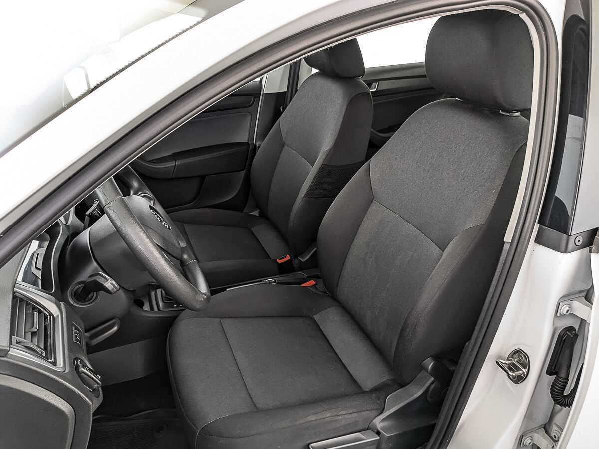 Skoda Rapid с пробегом — 2019 год. Фото: #17
