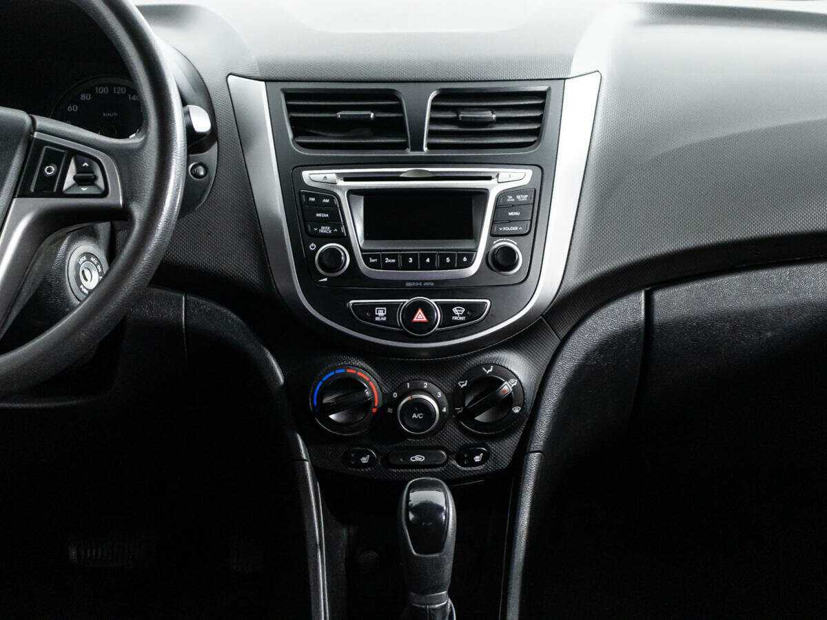 Hyundai Solaris с пробегом — 2015 год. Фото: #13