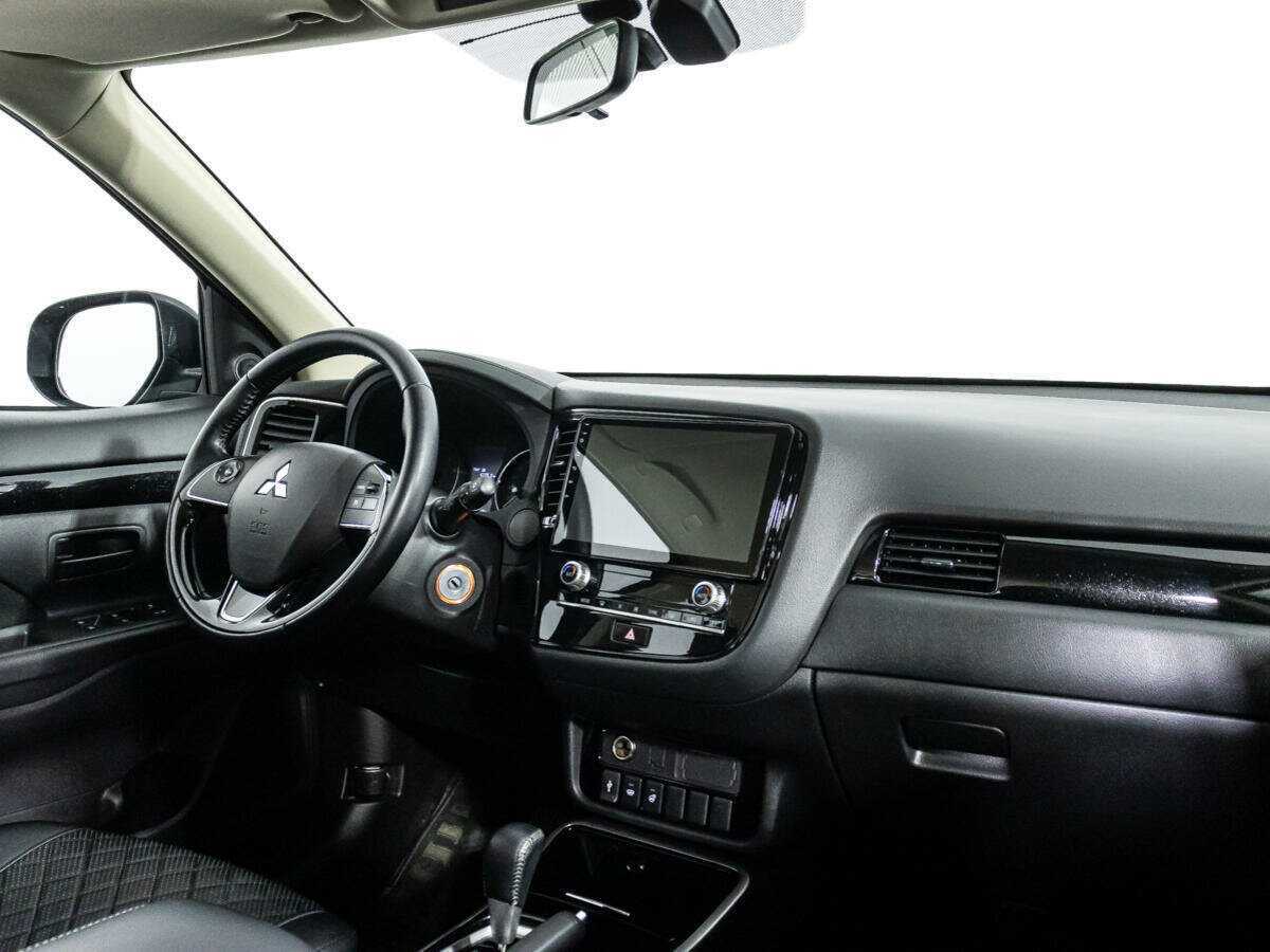 Mitsubishi Outlander с пробегом — 2021 год. Фото: #6
