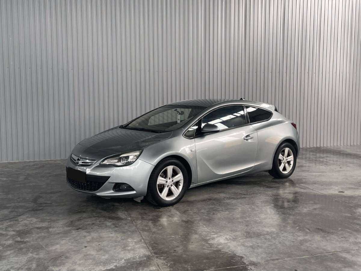 Opel Astra с пробегом — 2012 год. Фото: #0