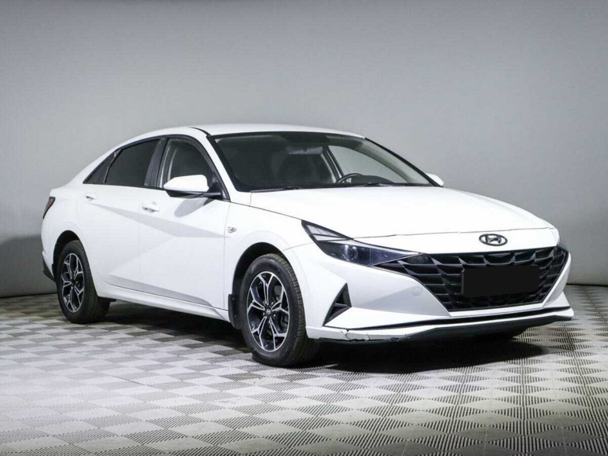 Hyundai Elantra с пробегом — 2021 год. Фото: #2