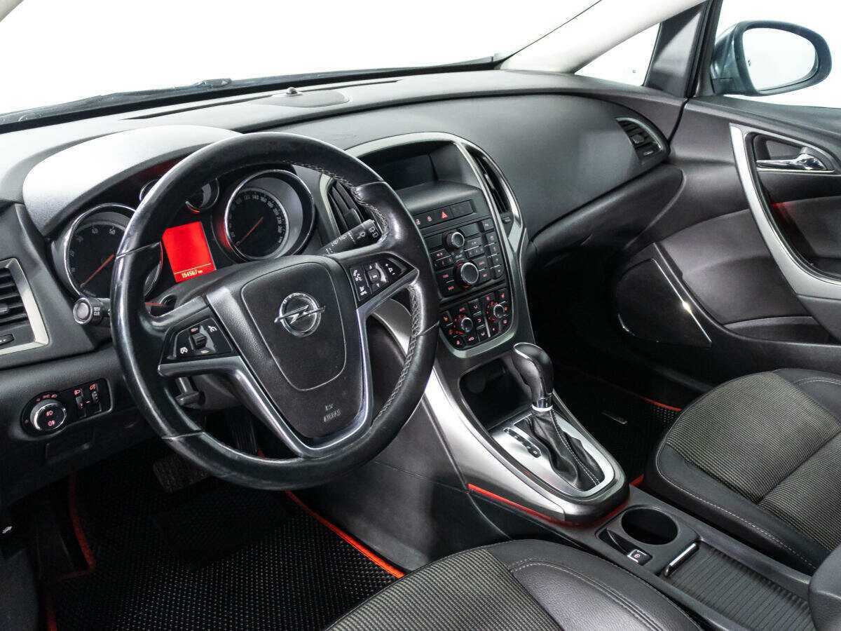 Opel Astra с пробегом — 2012 год. Фото: #10