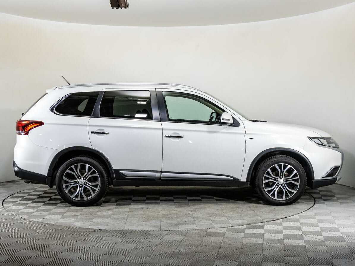 Mitsubishi Outlander с пробегом — 2016 год. Фото: #3