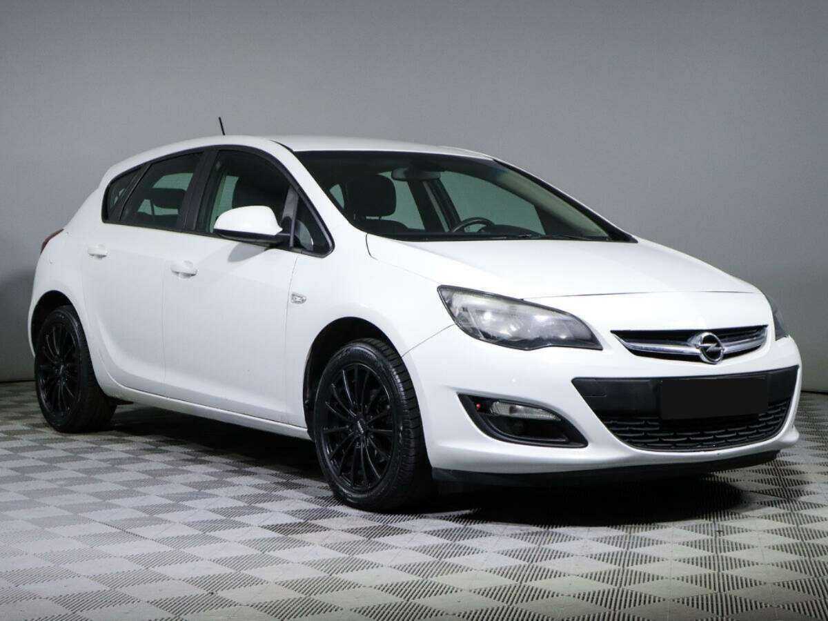 Opel Astra с пробегом — 2012 год. Фото: #2