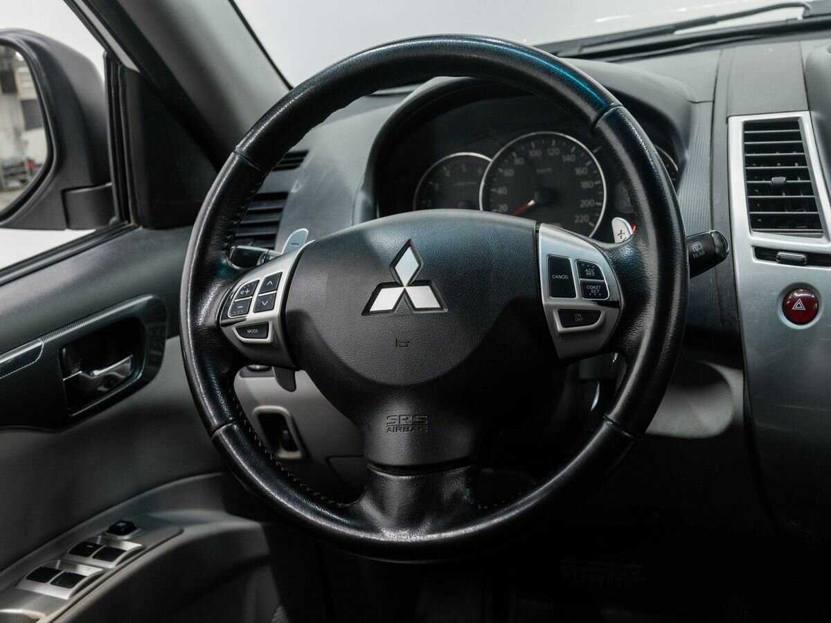 Mitsubishi Pajero Sport с пробегом — 2014 год. Фото: #10