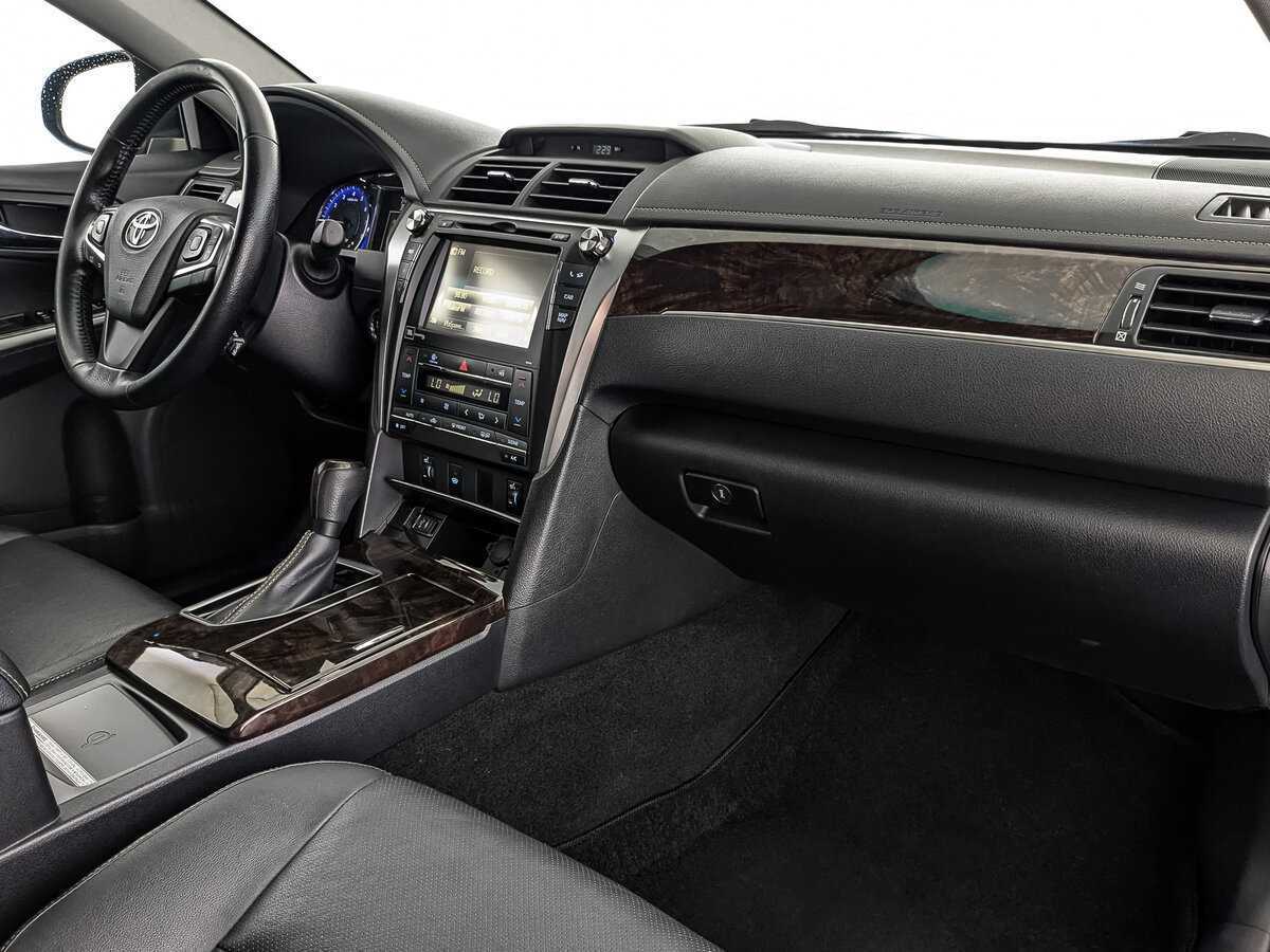 Toyota Camry с пробегом — 2016 год. Фото: #8