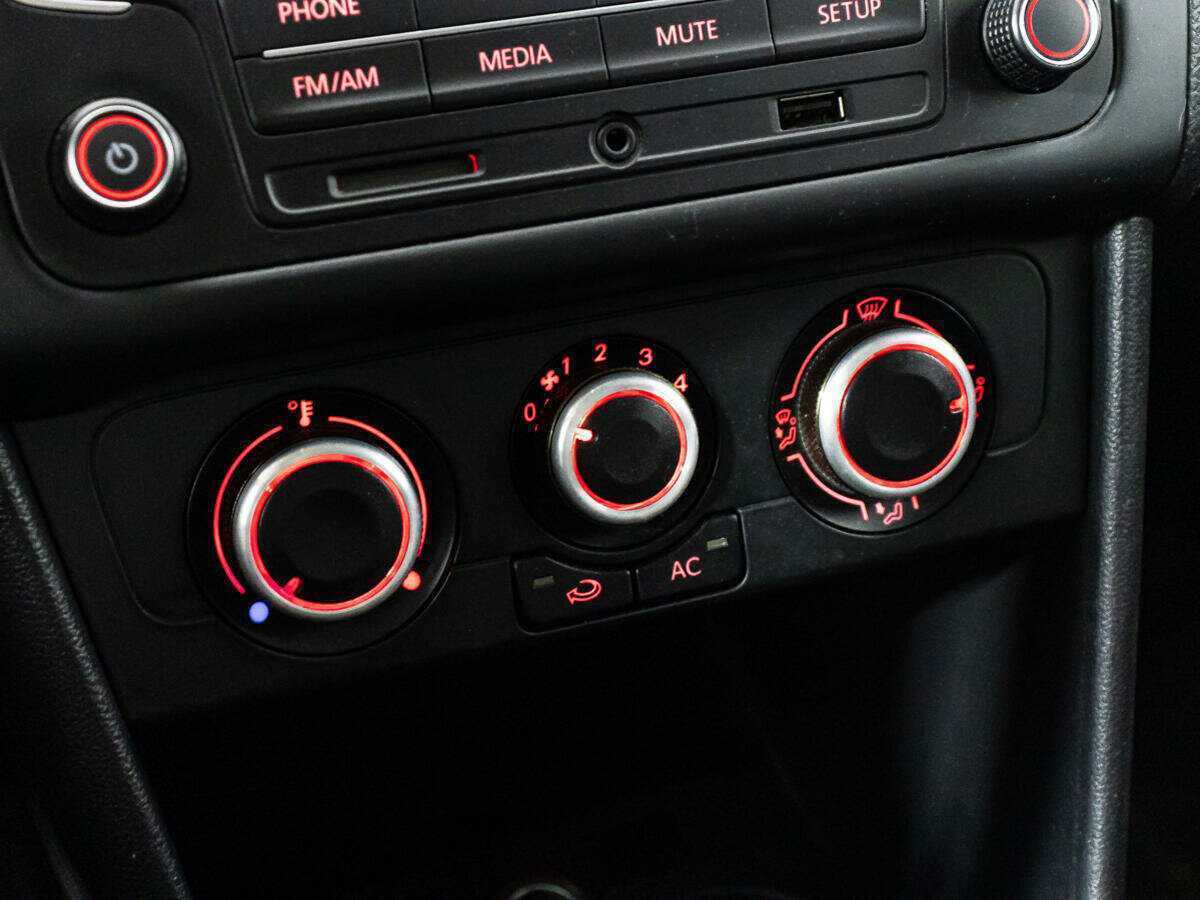 Volkswagen Polo с пробегом — 2014 год. Фото: #14