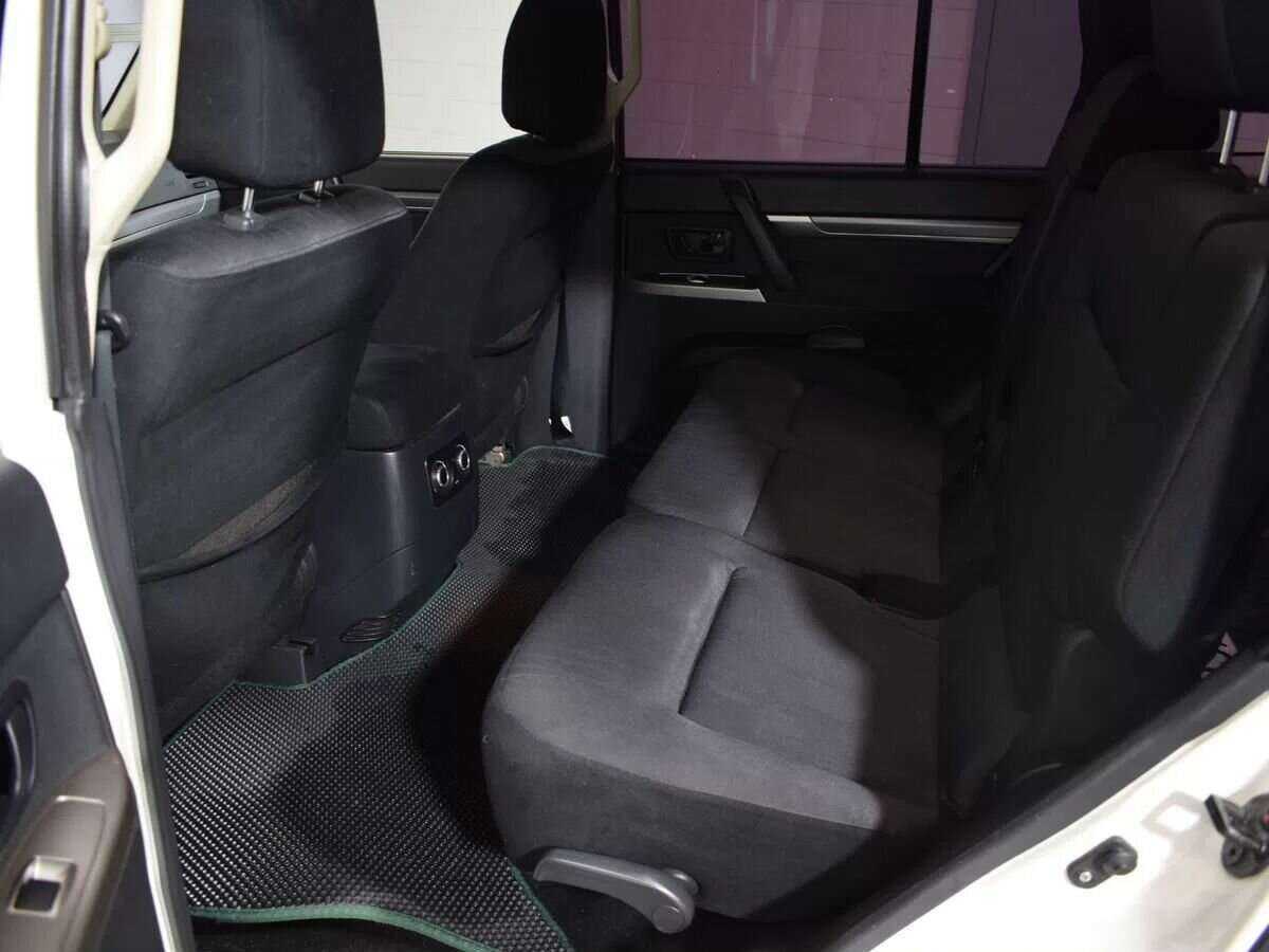 Mitsubishi Pajero с пробегом — 2015 год. Фото: #7