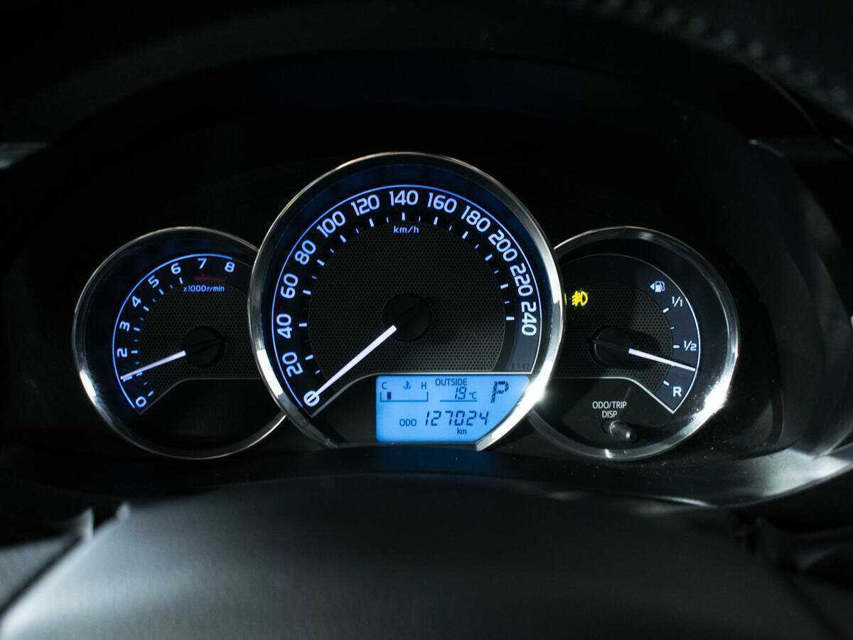 Toyota Corolla с пробегом — 2013 год. Фото: #10