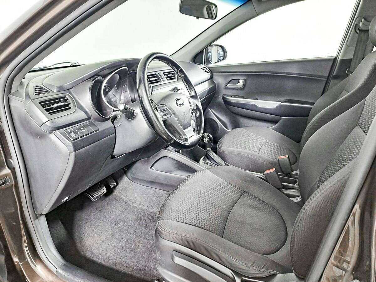 Kia Rio с пробегом — 2015 год. Фото: #13