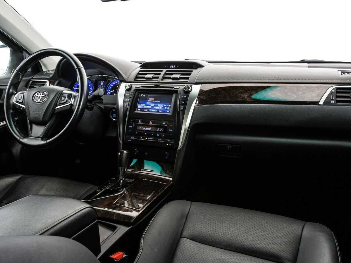 Toyota Camry с пробегом — 2015 год. Фото: #6