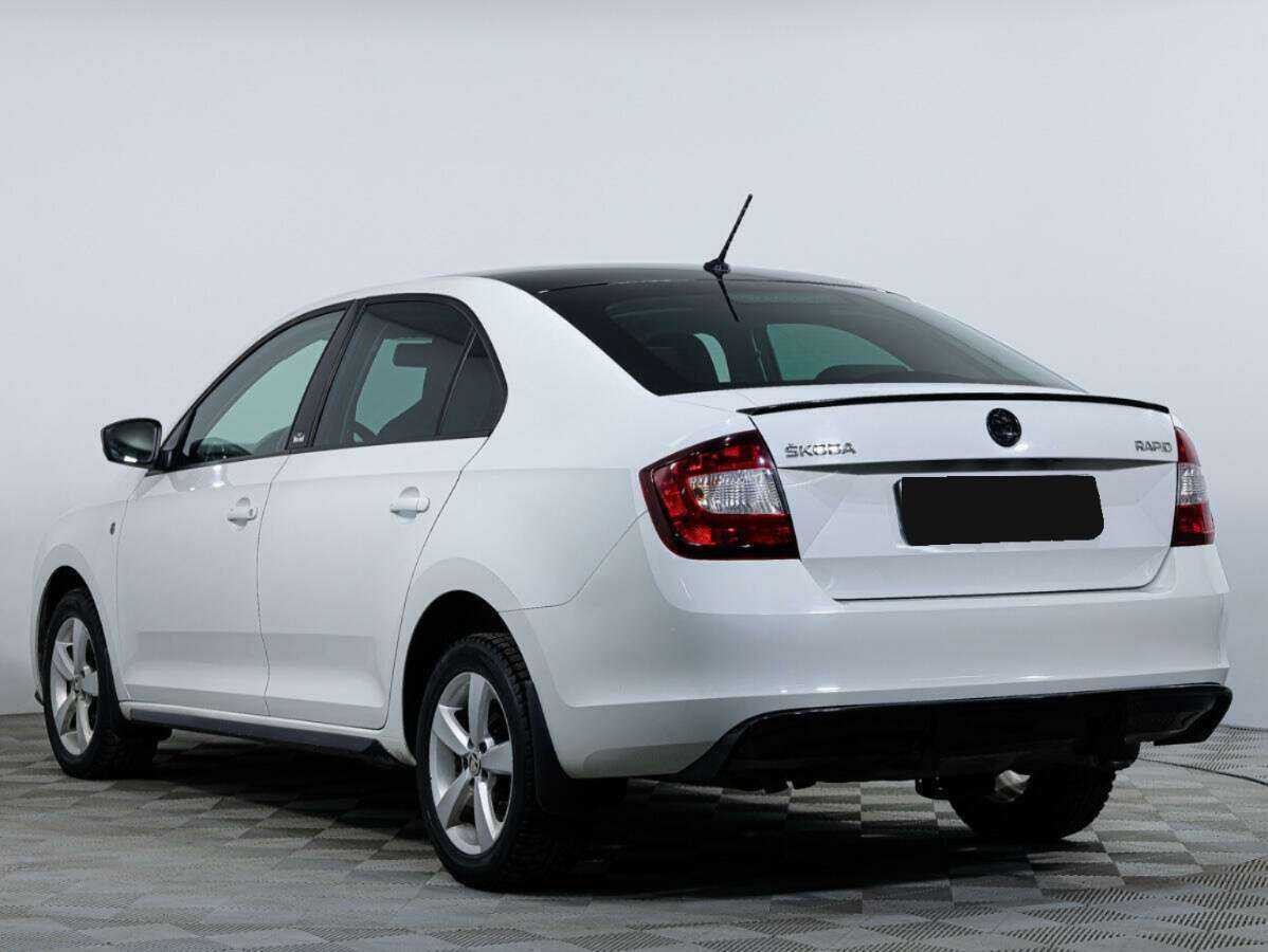 Skoda Rapid с пробегом — 2015 год. Фото: #6