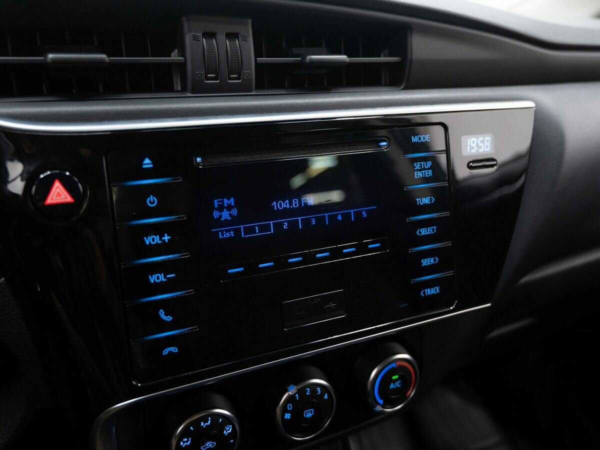 Toyota Corolla с пробегом — 2017 год. Фото: #17