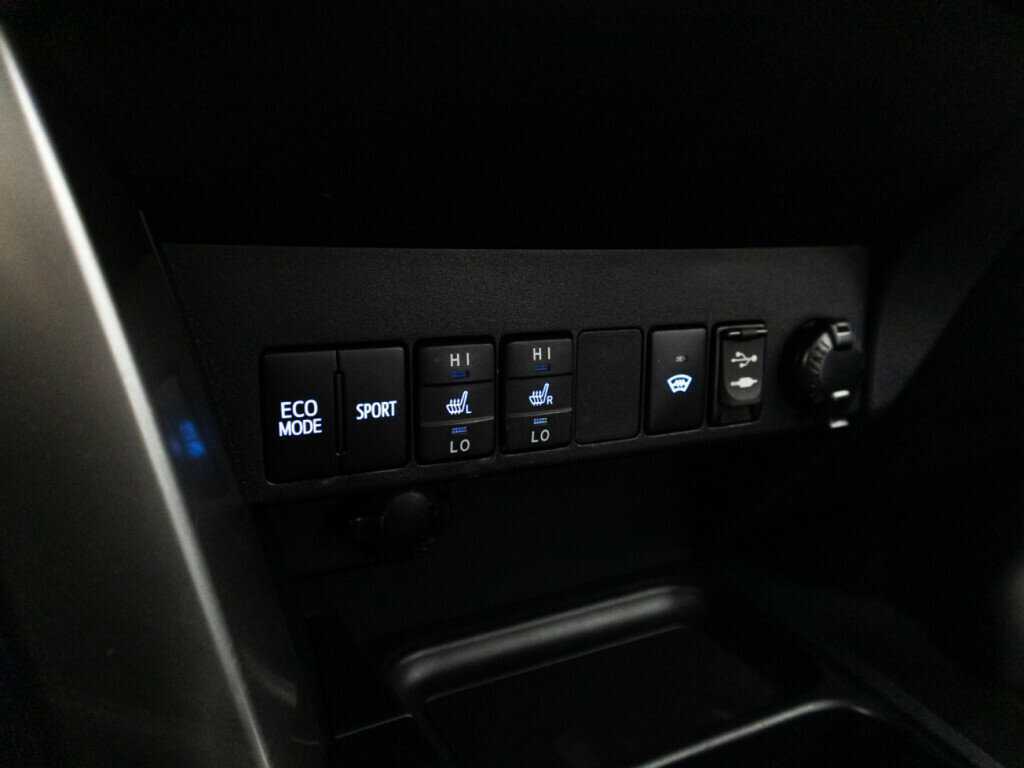 Toyota RAV4 с пробегом — 2016 год. Фото: #18