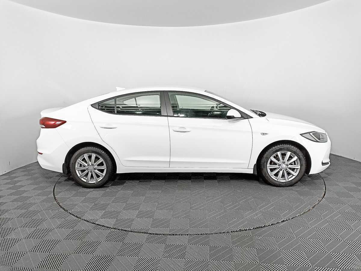 Hyundai Elantra с пробегом — 2017 год. Фото: #3