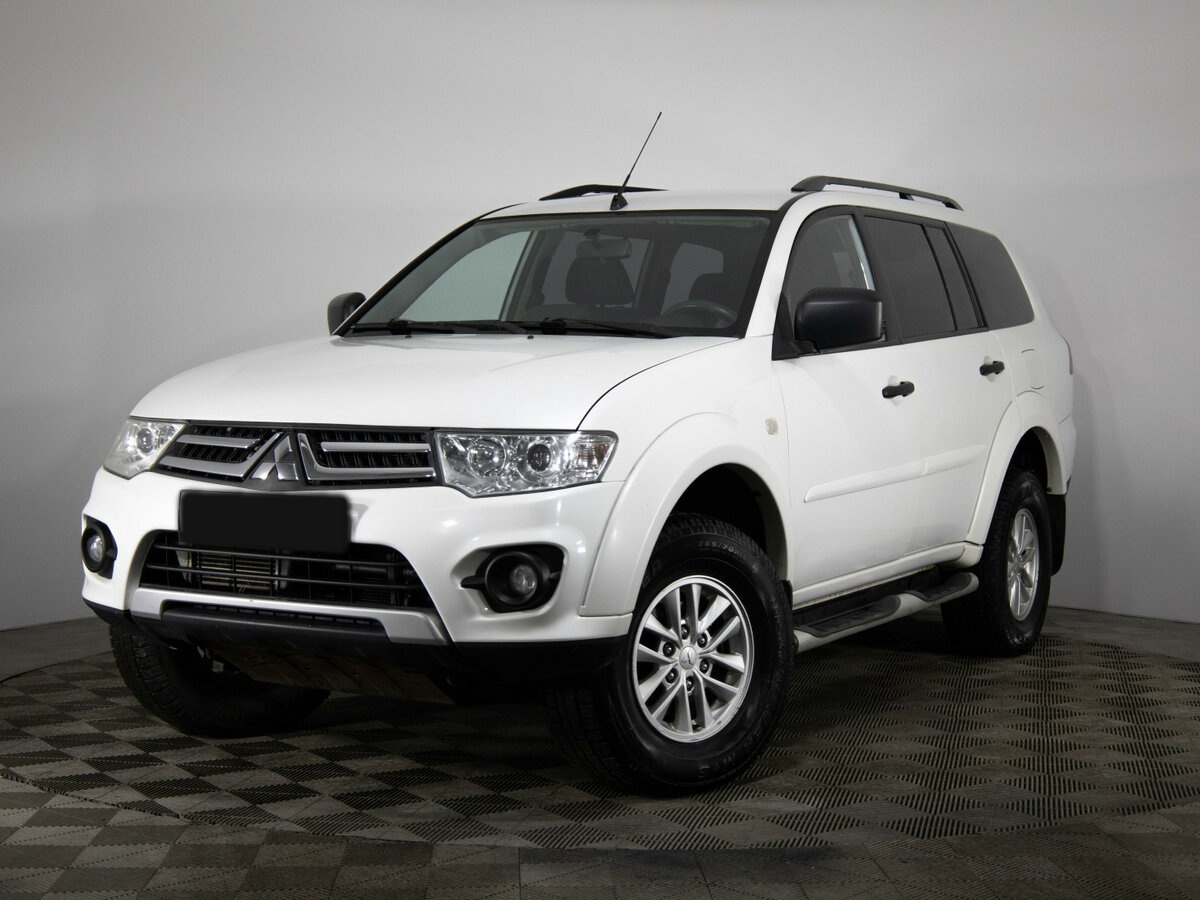 Mitsubishi Pajero Sport с пробегом — 2014 год. Фото: #0