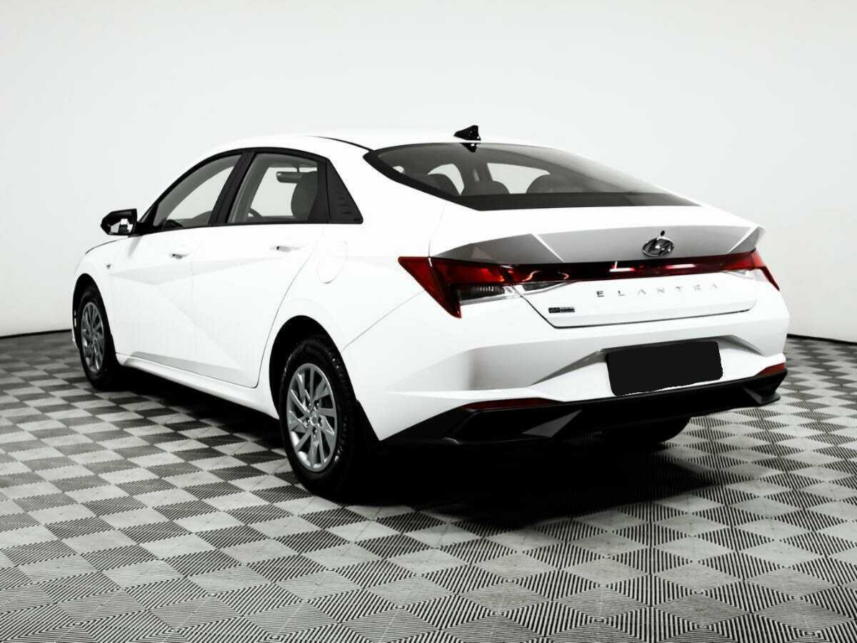 Hyundai Elantra с пробегом — 2022 год. Фото: #6