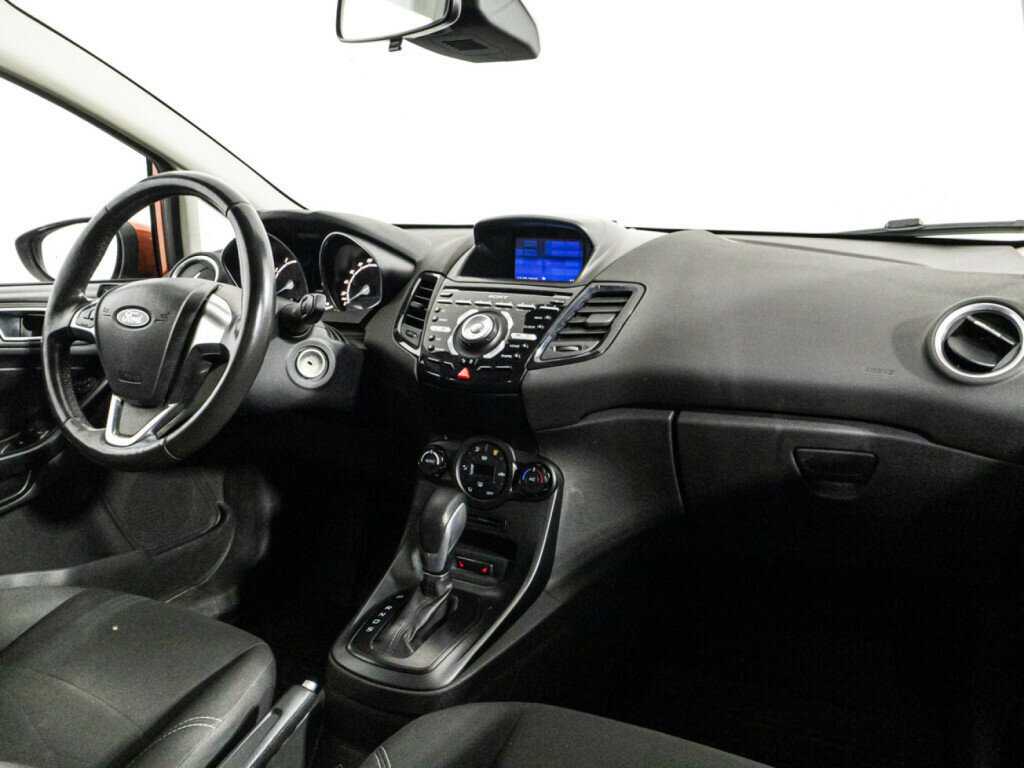 Ford Fiesta с пробегом — 2015 год. Фото: #8