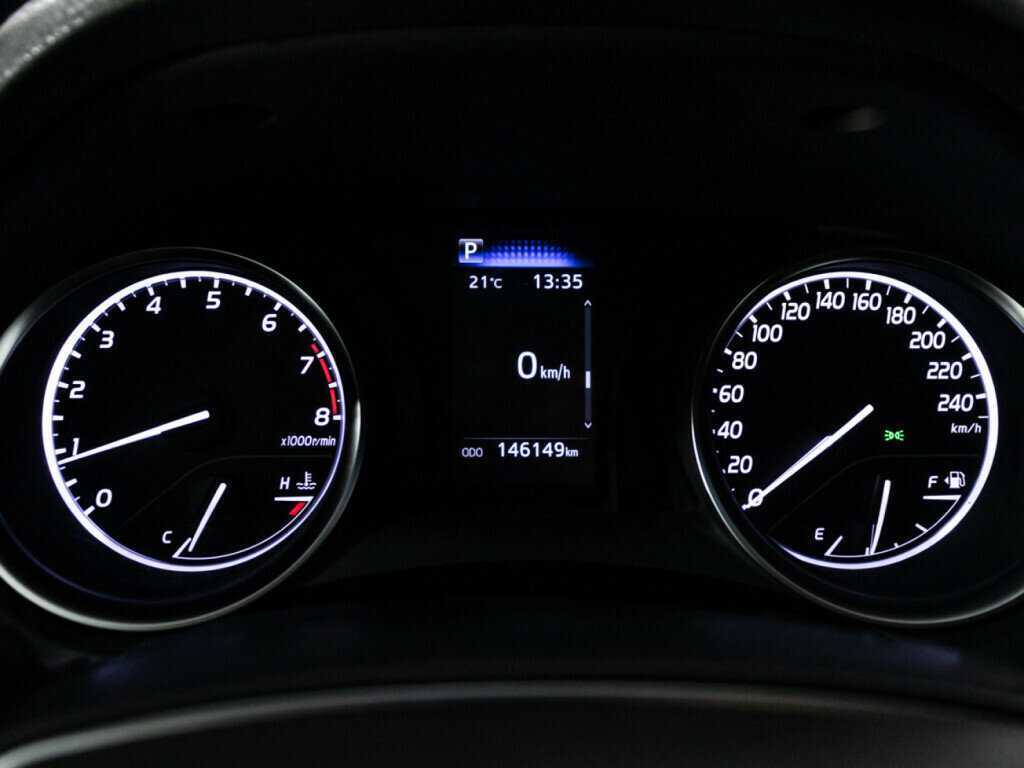 Toyota Camry с пробегом — 2021 год. Фото: #10