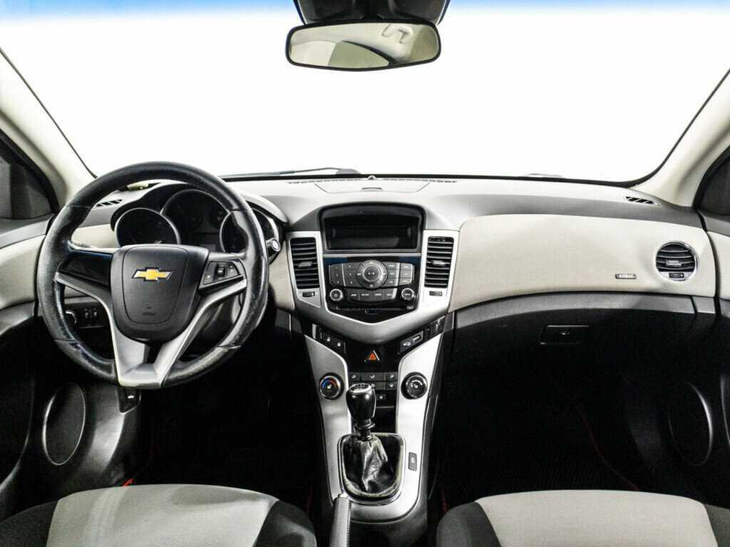 Chevrolet Cruze с пробегом — 2012 год. Фото: #12