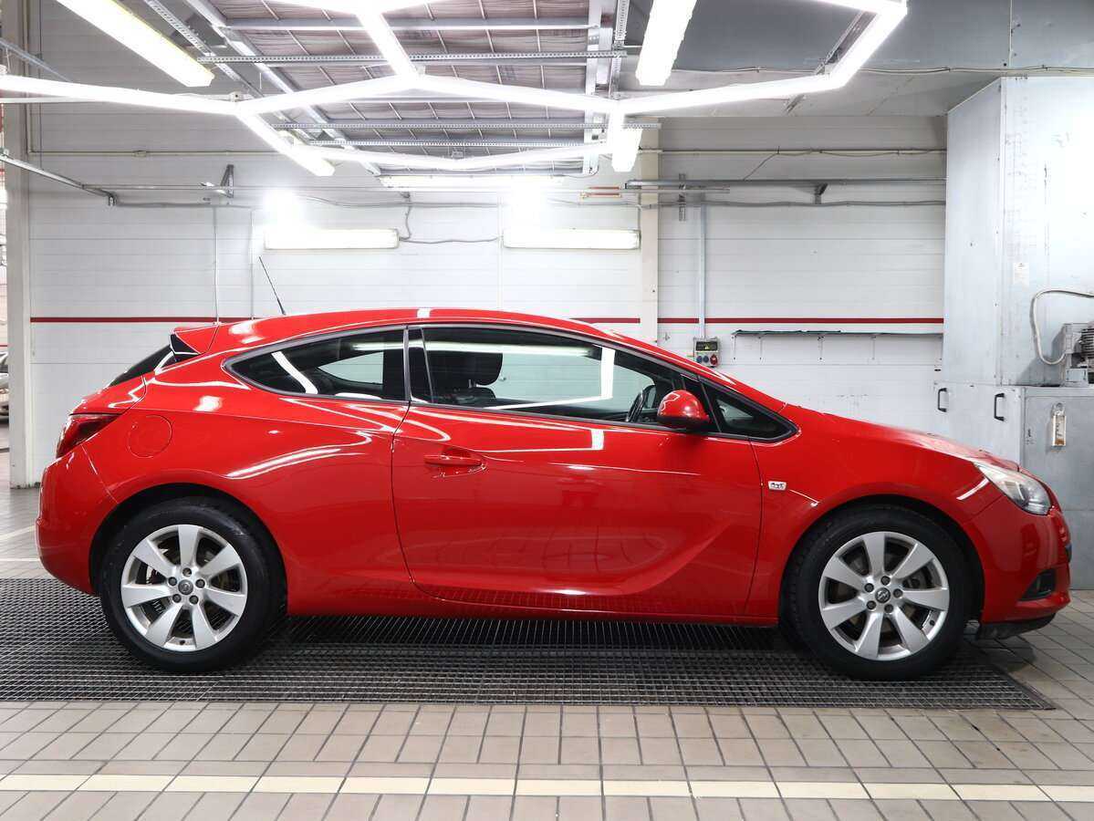 Opel Astra с пробегом — 2012 год. Фото: #9
