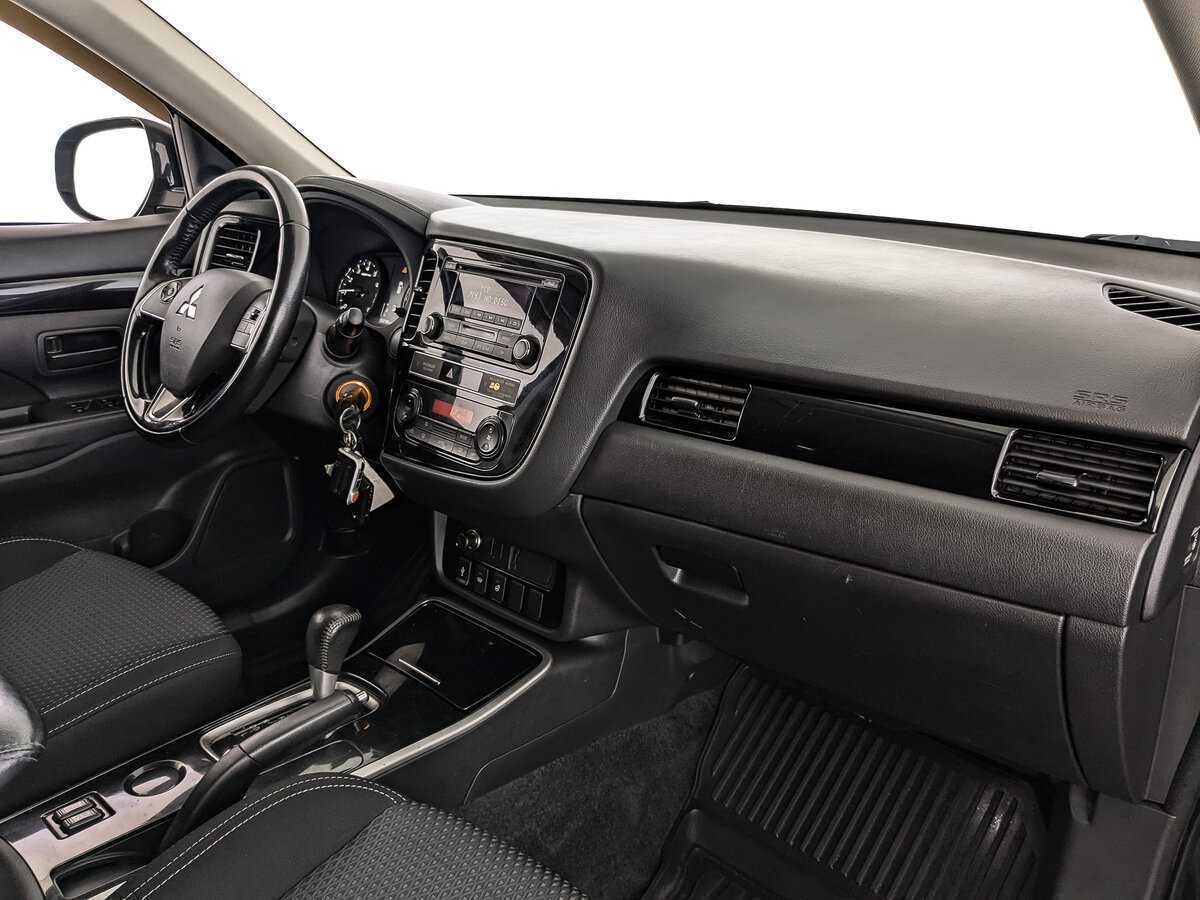 Mitsubishi Outlander с пробегом — 2018 год. Фото: #8