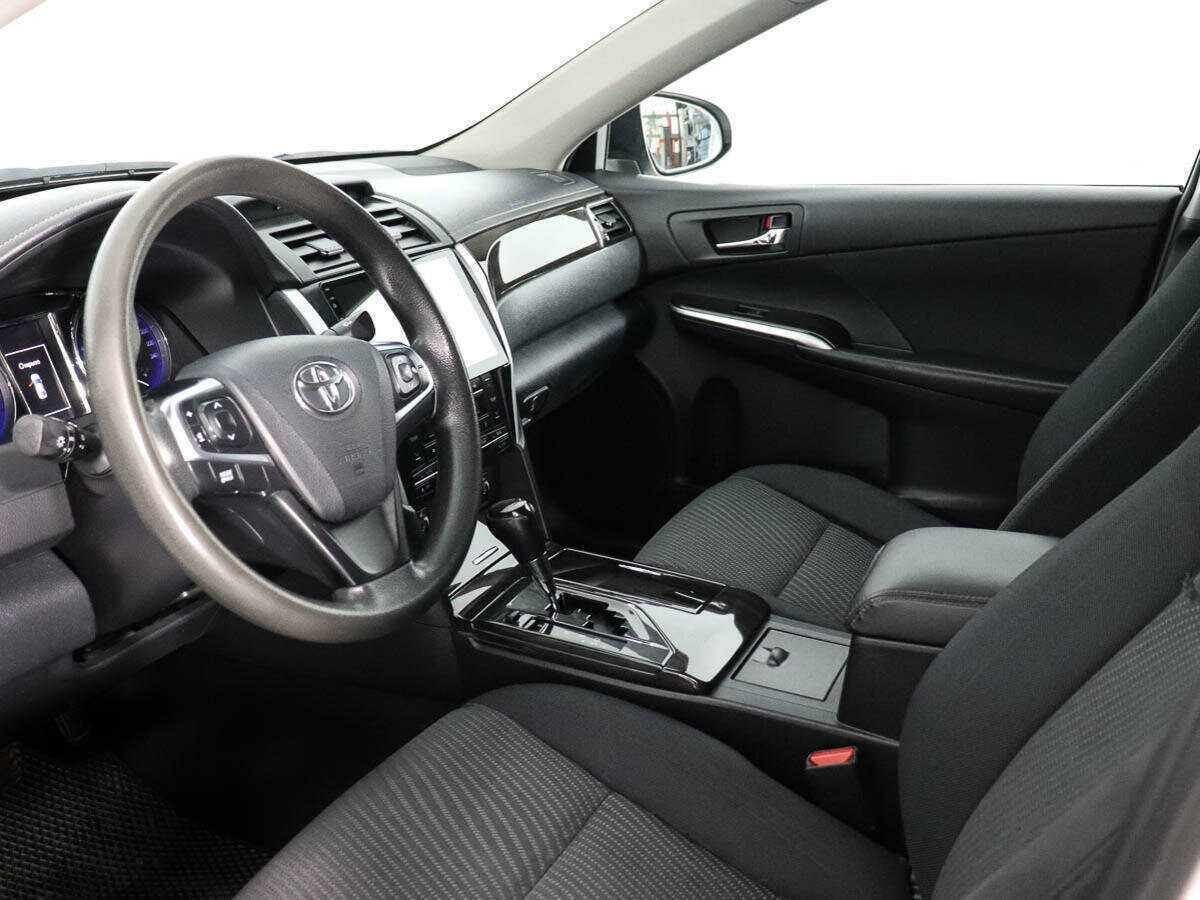 Toyota Camry с пробегом — 2015 год. Фото: #9