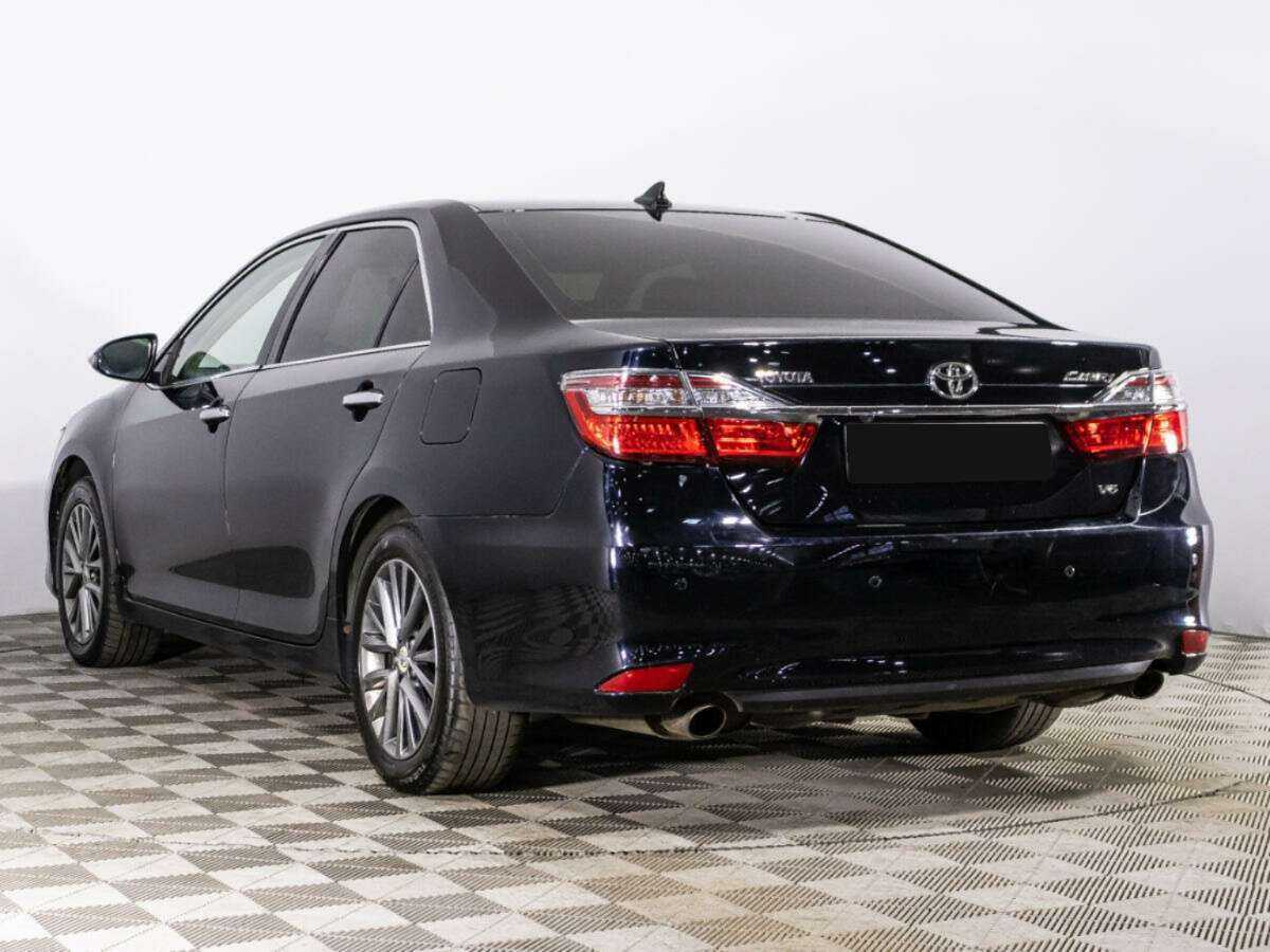 Toyota Camry с пробегом — 2017 год. Фото: #6