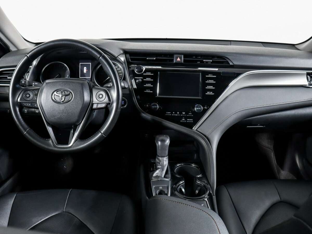 Toyota Camry с пробегом — 2020 год. Фото: #8