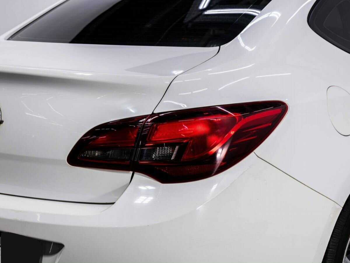 Opel Astra с пробегом — 2013 год. Фото: #21