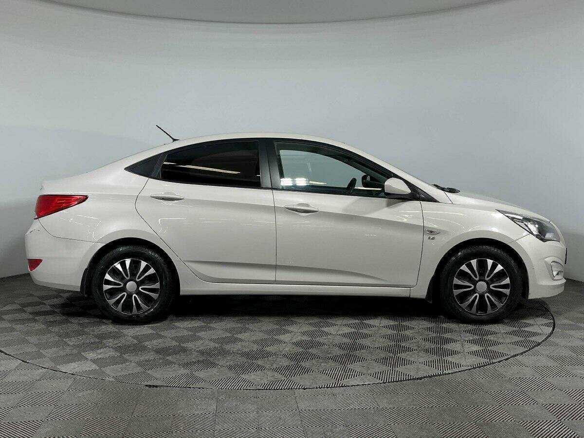Hyundai Solaris с пробегом — 2015 год. Фото: #3