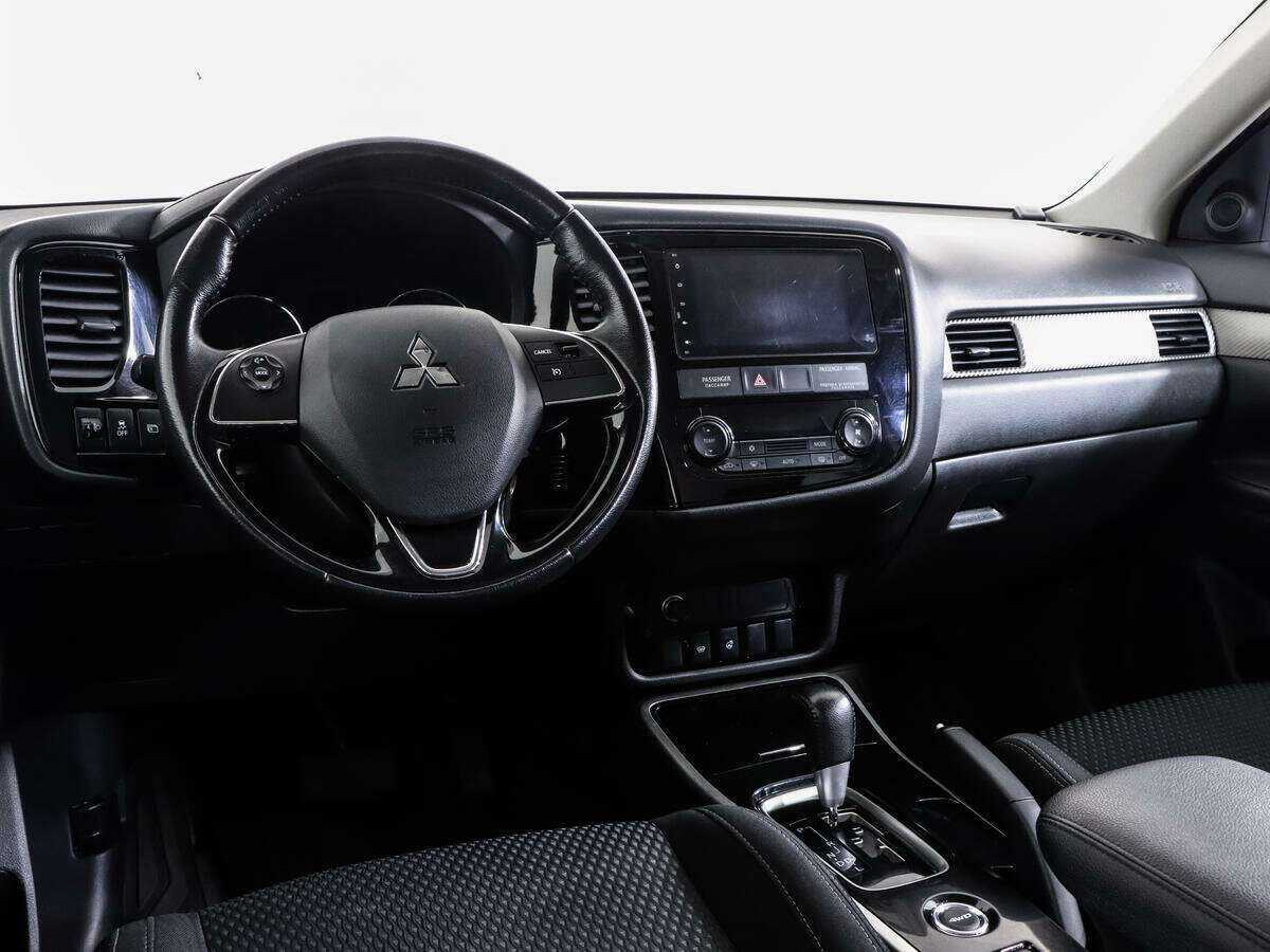 Mitsubishi Outlander с пробегом — 2018 год. Фото: #8