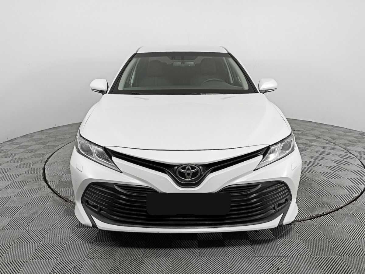 Toyota Camry с пробегом — 2019 год. Фото: #1