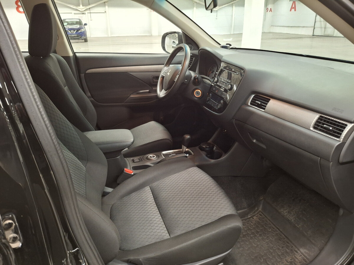 Mitsubishi Outlander с пробегом — 2014 год. Фото: #9